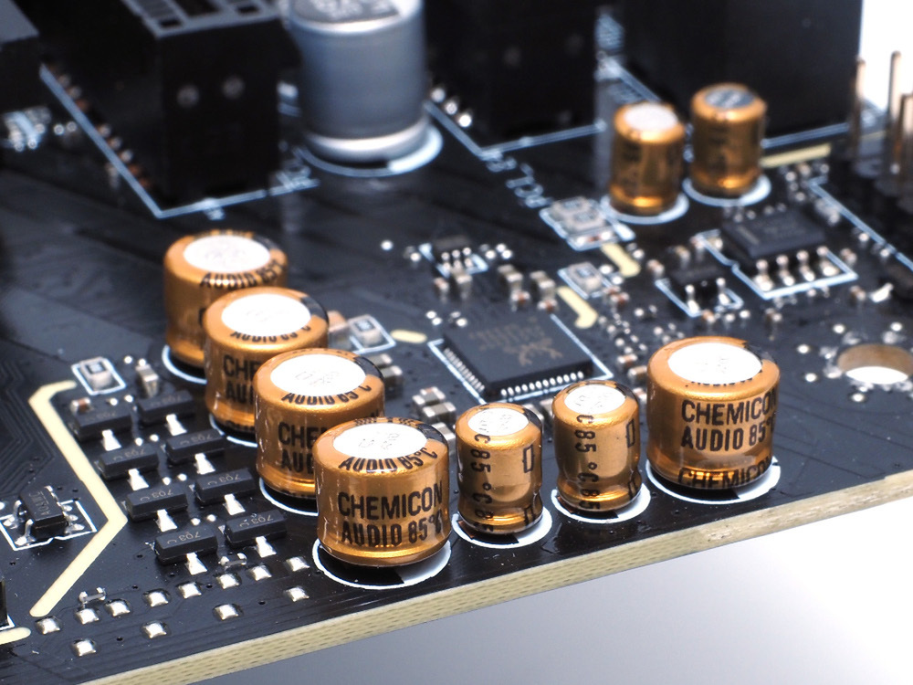 オーディオ回路はチップにRealtek「ALC1220」、コンデンサは日本ケミコン製