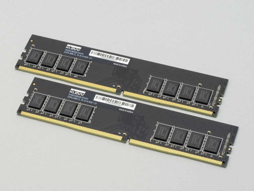 Essencore「IM48GU88N26-GIIHA2」（DDR4-2666 8GB×2）。実売価格 1万4000円前後
